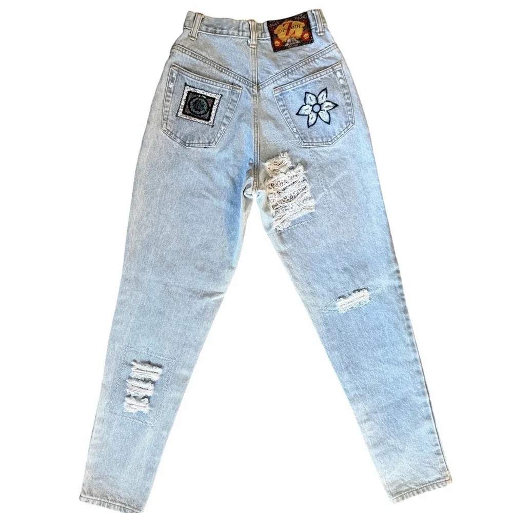 Vintage High Rise Zip Code Mom Jeans Sz 5/6 Distressed Embroidered Flowers Y2K